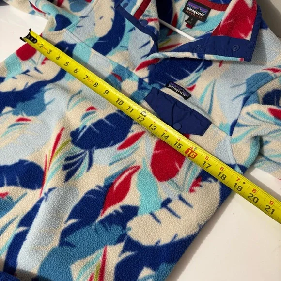 Patagonia Synchilla Blue and Red feathers designed Fleece pullover small - Picture 4 of 6